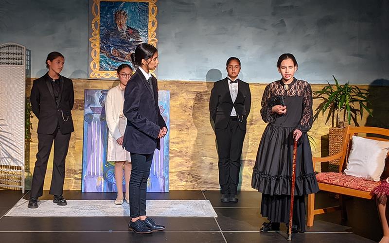 accadis Theater Club spielt Oscar Wildes “The Importance of Being Earnest”